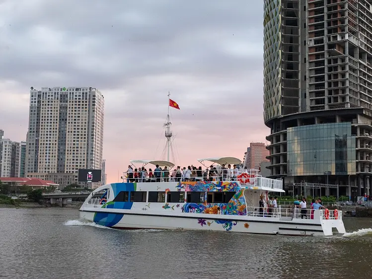 サイゴン・ウォーター・ゴー　サイゴンリバークルーズ