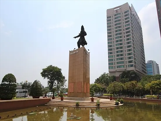 チャンフンダオ像