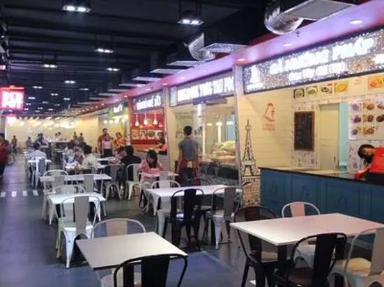 地下フードコート（ビンコムセンター）